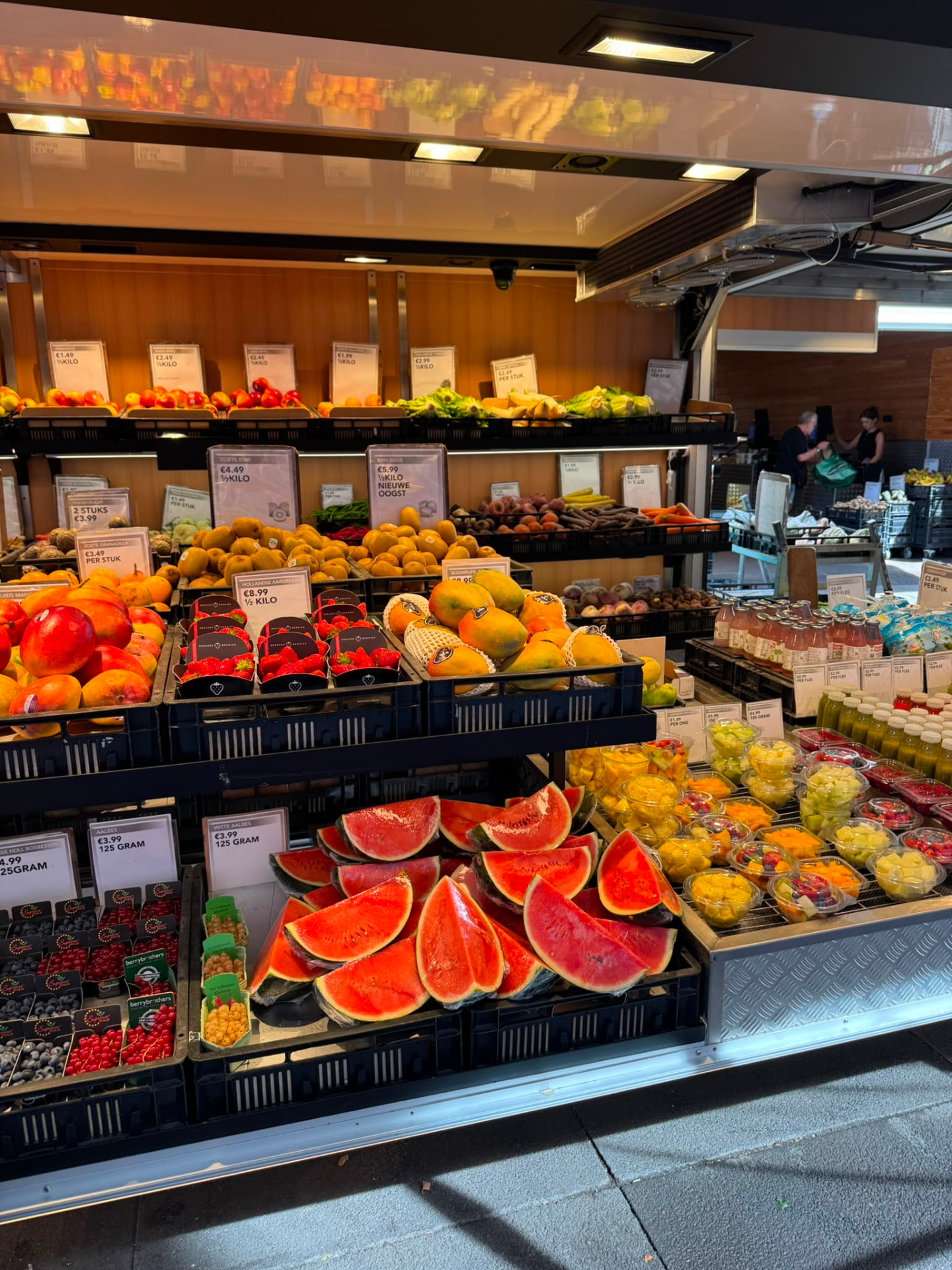 De kraam van De Versmarkt op de Albert Cuypmarkt in De Pijp